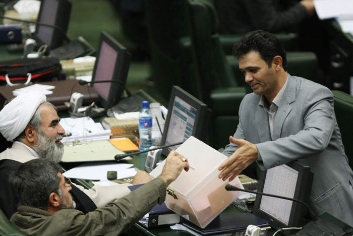 (تصاویر) جلسه رای اعتماد به دانش‌آشتیانی