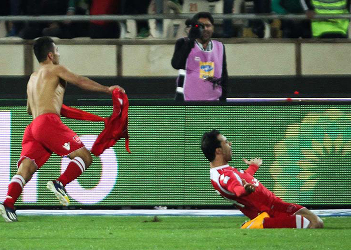 (تصاویر) متن و حواشی دربی 79