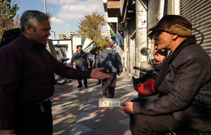 (تصاویر) بازار خرید و فروش سکه و دلار تهران