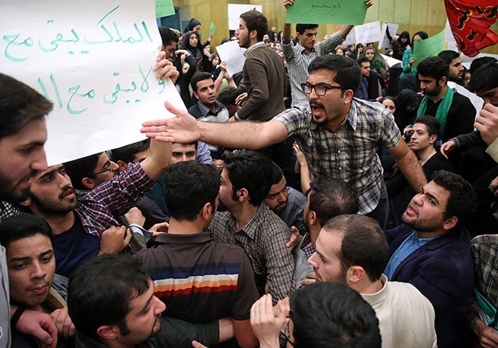 (تصاویر) حضور جنجالی شریعتمداری در دانشگاهتهران (تصاویر) حضور جنجالی شریعتمداری در دانشگاهتهران