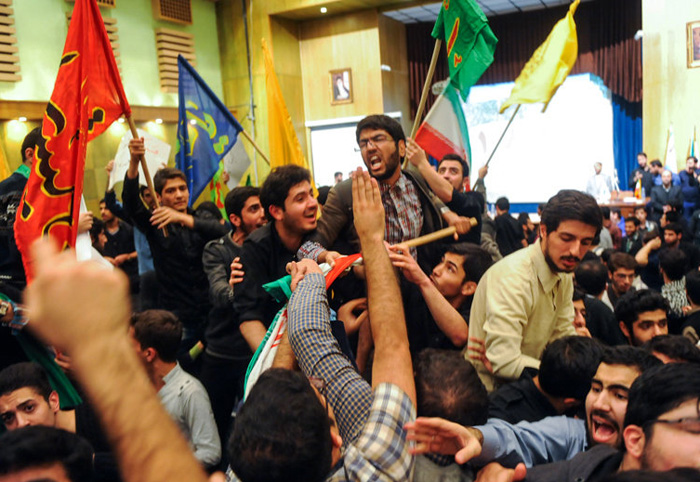 (تصاویر) حضور جنجالی شریعتمداری در دانشگاهتهران (تصاویر) حضور جنجالی شریعتمداری در دانشگاهتهران