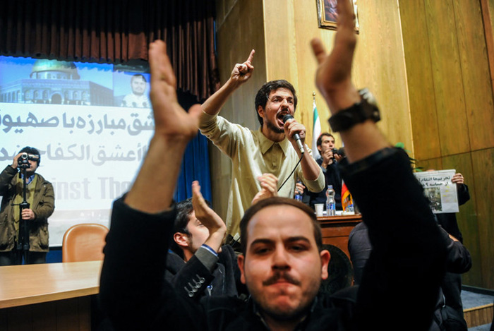 (تصاویر) حضور جنجالی شریعتمداری در دانشگاهتهران (تصاویر) حضور جنجالی شریعتمداری در دانشگاهتهران