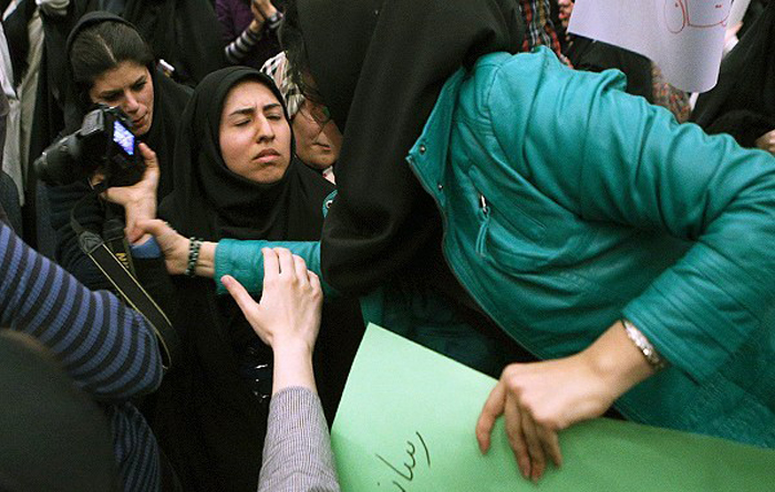 (تصاویر) حضور جنجالی شریعتمداری در دانشگاهتهران (تصاویر) حضور جنجالی شریعتمداری در دانشگاهتهران