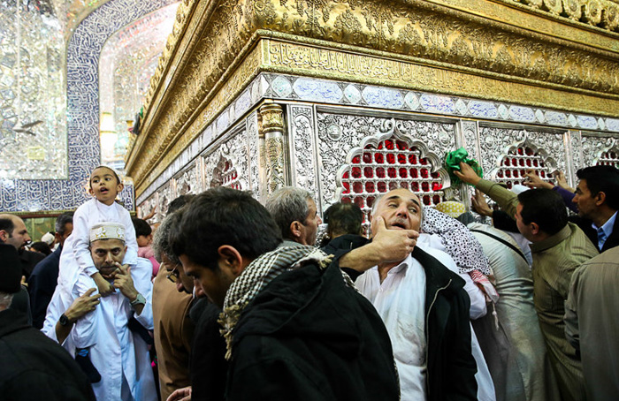 (تصاویر) لاریجانی در حرم امیرالمومنین(ع)