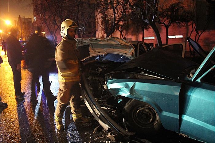(تصاویر) تصادف 3 پژو با وانت مزدا و سمند در تهران (تصاویر) تصادف 3 پژو با وانت مزدا و سمند در تهران
