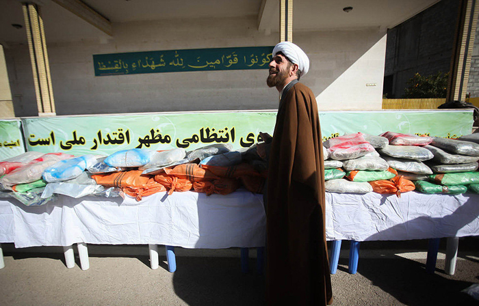 (تصاویر) کشف 7تن تریاک در بونکر سیمان (تصاویر) کشف 7تن تریاک در بونکر سیمان