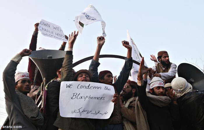 (تصاویر) درگیری پلیس پاکستان و معترضان شارلی (تصاویر) درگیری پلیس پاکستان و معترضان شارلی