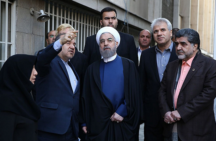 (تصاویر) بازدید روحانی از عتیقههای بازگرداندهشده (تصاویر) بازدید روحانی از عتیقههای بازگرداندهشده