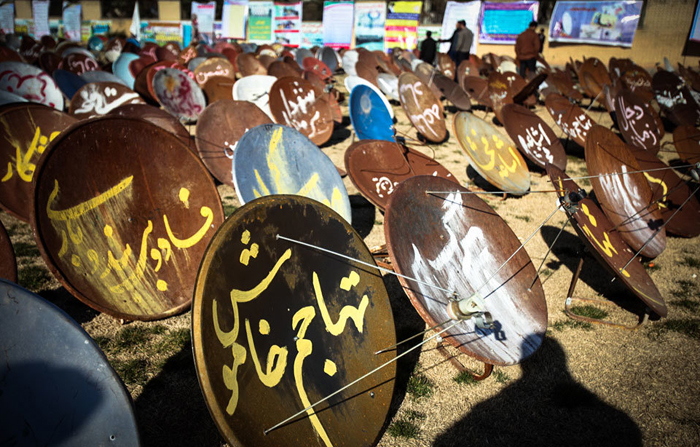 (تصاویر) تحویل داوطلبانه ماهواره در شیراز (تصاویر) تحویل داوطلبانه ماهواره در شیراز