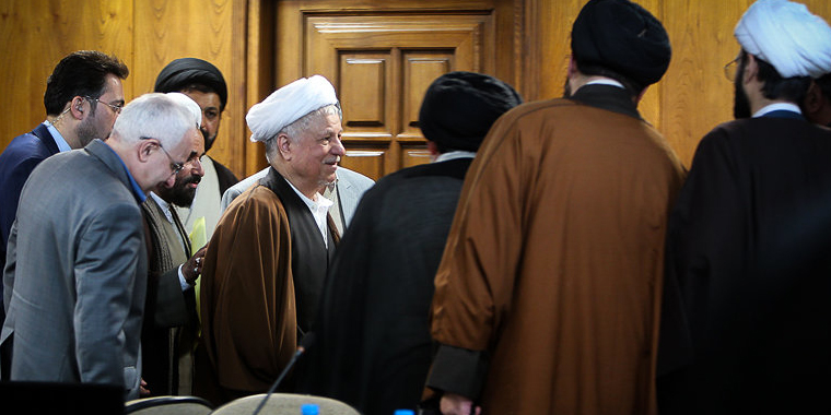 مراسم بزرگداشت 12 بهمن، عکس سلفی با علی کریمی، نخستین روز جشنواره فجر، اختتامیه تأتر، مراسم عجیب هندیها و ... مراسم بزرگداشت 12 بهمن، عکس سلفی با علی کریمی، نخستین روز جشنواره فجر، اختتامیه تأتر، مراسم عجیب هندیها و ...