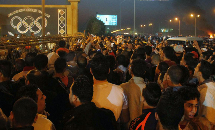 22نفر در مصر در جریان مسابقه فوتبال کشته شدند 22نفر در مصر در جریان مسابقه فوتبال کشته شدند