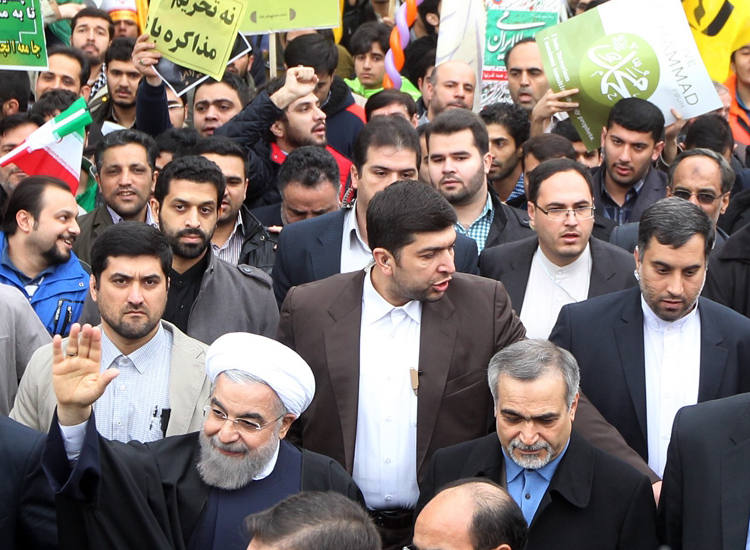 (تصاویر) حسن روحانی در راهپیمایی 22 بهمن (تصاویر) حسن روحانی در راهپیمایی 22 بهمن