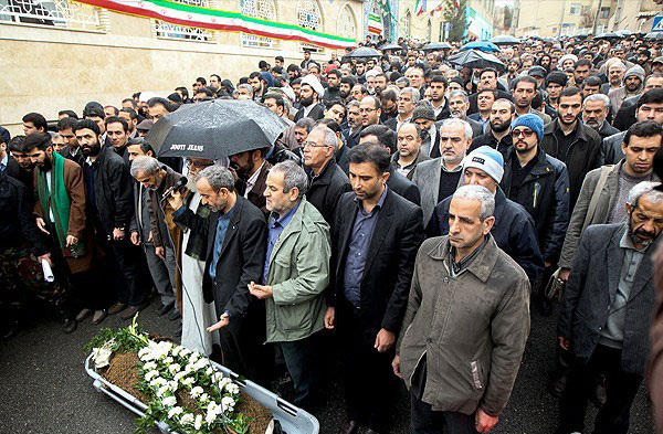 (تصاویر) برگزاری مراسم تشییع مادر احمدینژاد (تصاویر) برگزاری مراسم تشییع مادر احمدینژاد