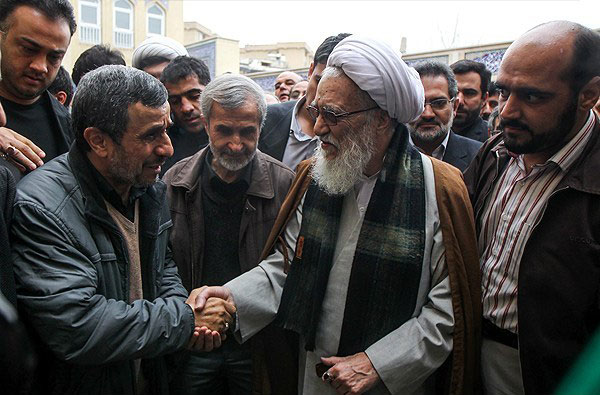 (تصاویر) برگزاری مراسم تشییع مادر احمدینژاد (تصاویر) برگزاری مراسم تشییع مادر احمدینژاد