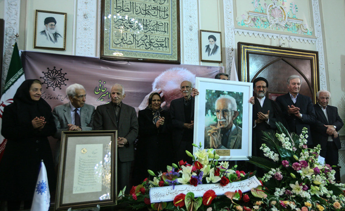 (تصاویر) بزرگداشت غلامحسین امیر خانی (تصاویر) بزرگداشت غلامحسین امیر خانی