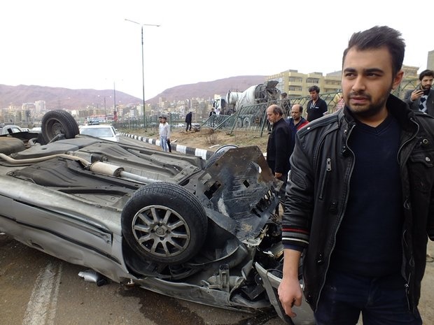(تصاویر) نجات معجزه آسای سرنشینان سمند از مرگ (تصاویر) نجات معجزه آسای سرنشینان سمند از مرگ