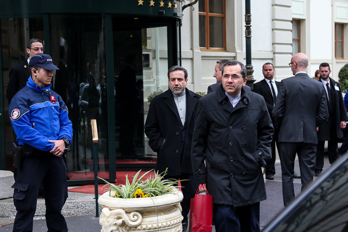 (تصاویر) بازگشت ظریف به تهران (تصاویر) بازگشت ظریف به تهران