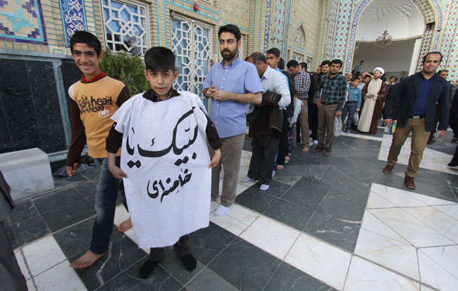 (تصاویری) سخنرانی رهبر انقلاب در حرم رضوی (تصاویری) سخنرانی رهبر انقلاب در حرم رضوی
