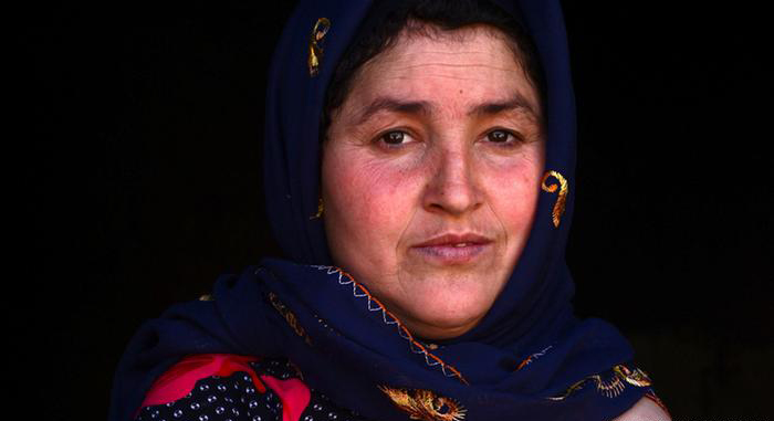 (تصاویر) زندگی زن افغان بدون دست