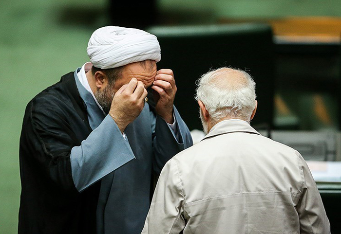 (تصاویر) حواشی اولین‌جلسه‌مجلس در سال 94