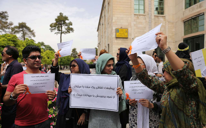 (تصاویر) اعتراض به سگکشی در شیراز (تصاویر) اعتراض به سگکشی در شیراز