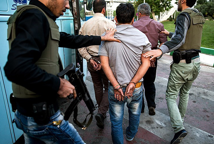 (تصاویر) عملیات دستگیری قاچاقچیان در تهران (تصاویر) عملیات دستگیری قاچاقچیان در تهران