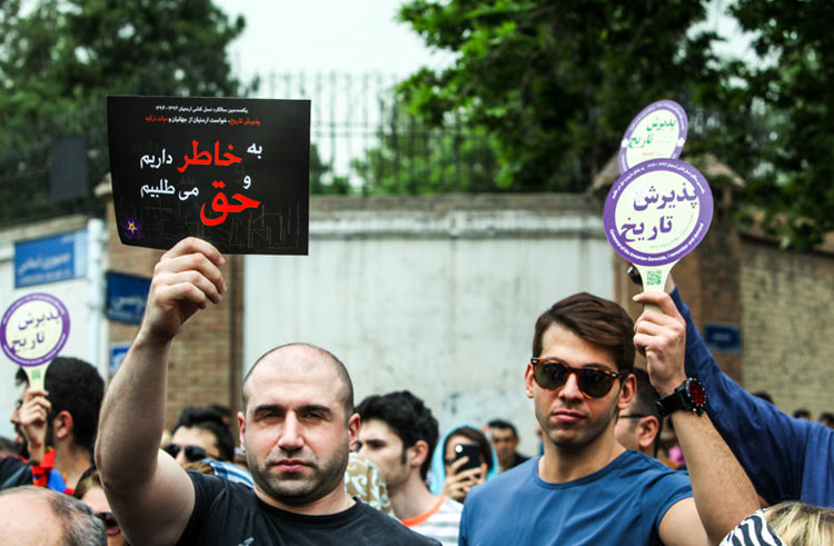 تجمع ارامنه تهران مقابل سفارت ترکیه تجمع ارامنه تهران مقابل سفارت ترکیه