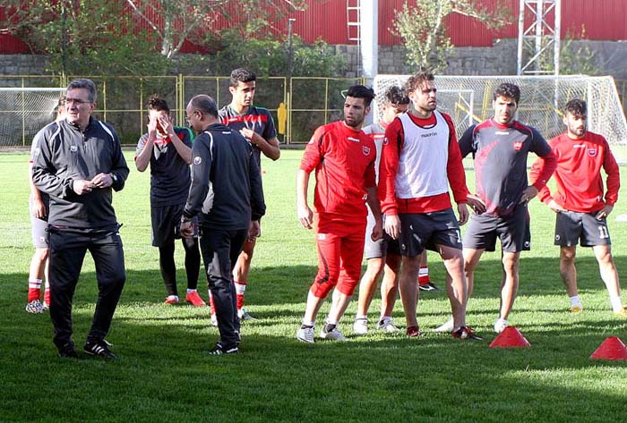(تصاویر) اولین تمرین پرسپولیس با برانکو (تصاویر) اولین تمرین پرسپولیس با برانکو