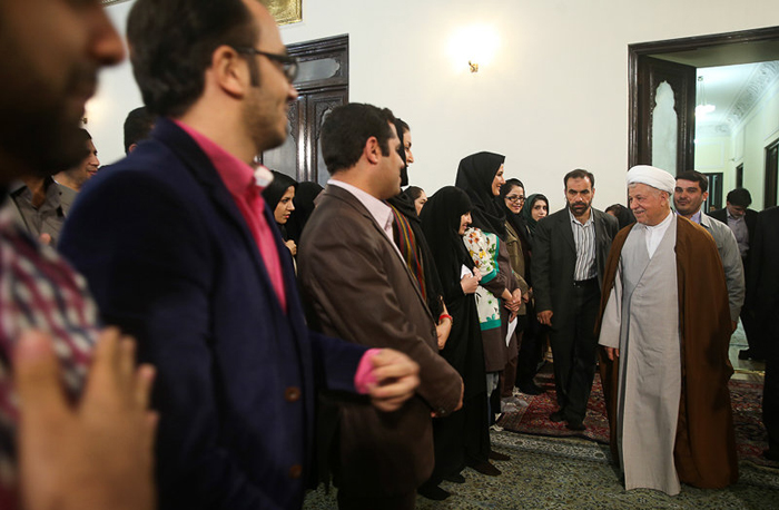 (تصاویر) دیدار دانشجویان با هاشمی (تصاویر) دیدار دانشجویان با هاشمی