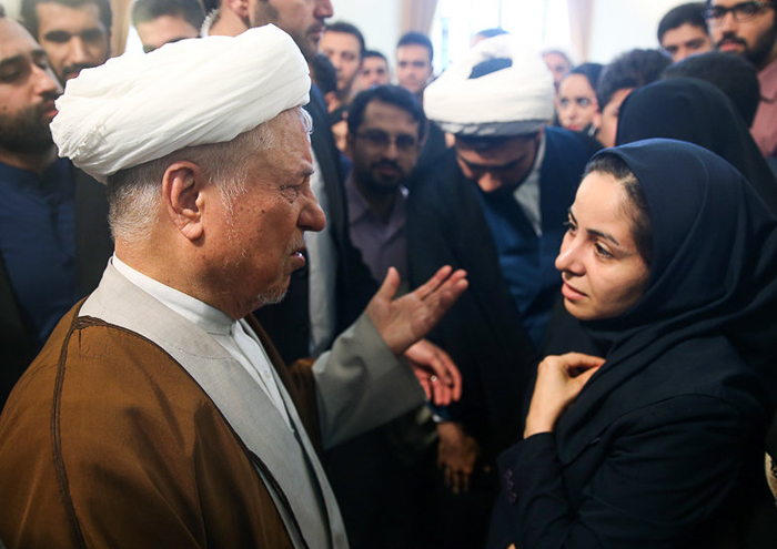 (تصاویر) دیدار دانشجویان با هاشمی (تصاویر) دیدار دانشجویان با هاشمی