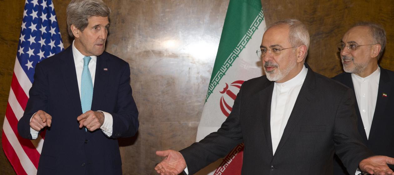 پرچم افراشته آمریکا در تهران، بدون آنکه آتش زده شود!
