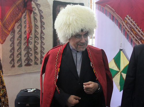(تصویر) جنتی در لباس ترکمن (تصویر) جنتی در لباس ترکمن