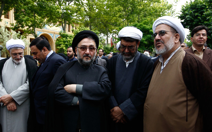 (تصاویر) تشییع پیکر زنده یاد آیینهوند (تصاویر) تشییع پیکر زنده یاد آیینهوند