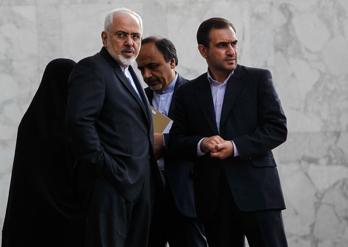 (تصاویر) استقبال روحانی از معصوم در سعدآباد (تصاویر) استقبال روحانی از معصوم در سعدآباد