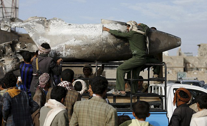 (تصاویر) سقوط جنگنده سعودی در یمن (تصاویر) سقوط جنگنده سعودی در یمن