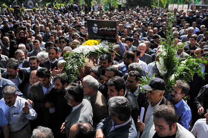 (تصاویر) مراسم تشییع مهران دوستی (تصاویر) مراسم تشییع مهران دوستی