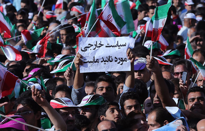 (تصاویر) استقبال از روحانی در غرب تهران (تصاویر) استقبال از روحانی در غرب تهران
