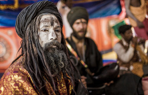 (تصاویر) عادات عجیب یک قبیله در هند (تصاویر) عادات عجیب یک قبیله در هند