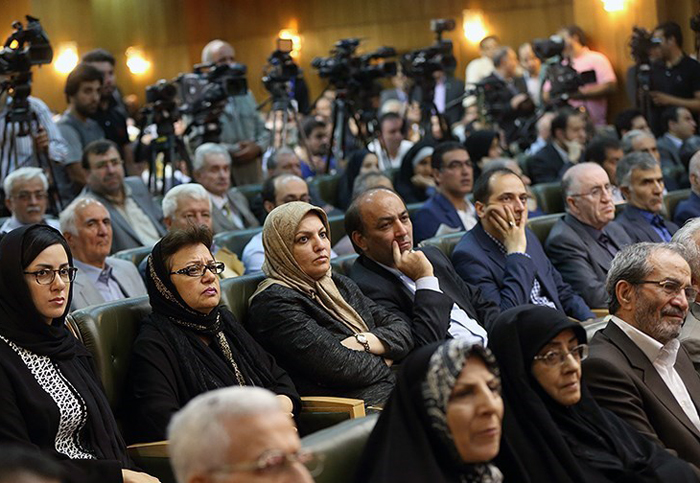 (تصاویر) رونمایی هاشمی از «تاریخ جامع ایران»