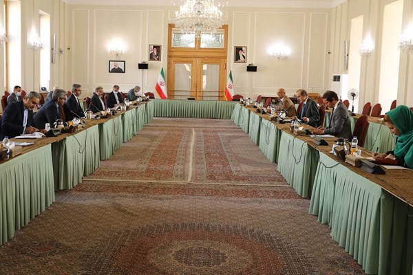 (تصاویر) دیدار و گفت‌وگوی «انریکه مورا» با علی باقری در تهران
