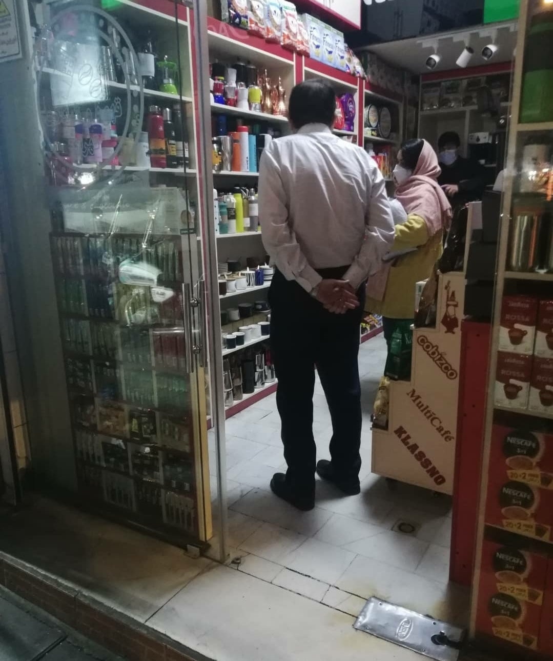 (تصویر) بازدید مخبر از قیمت‌ها در خیابان کارگر