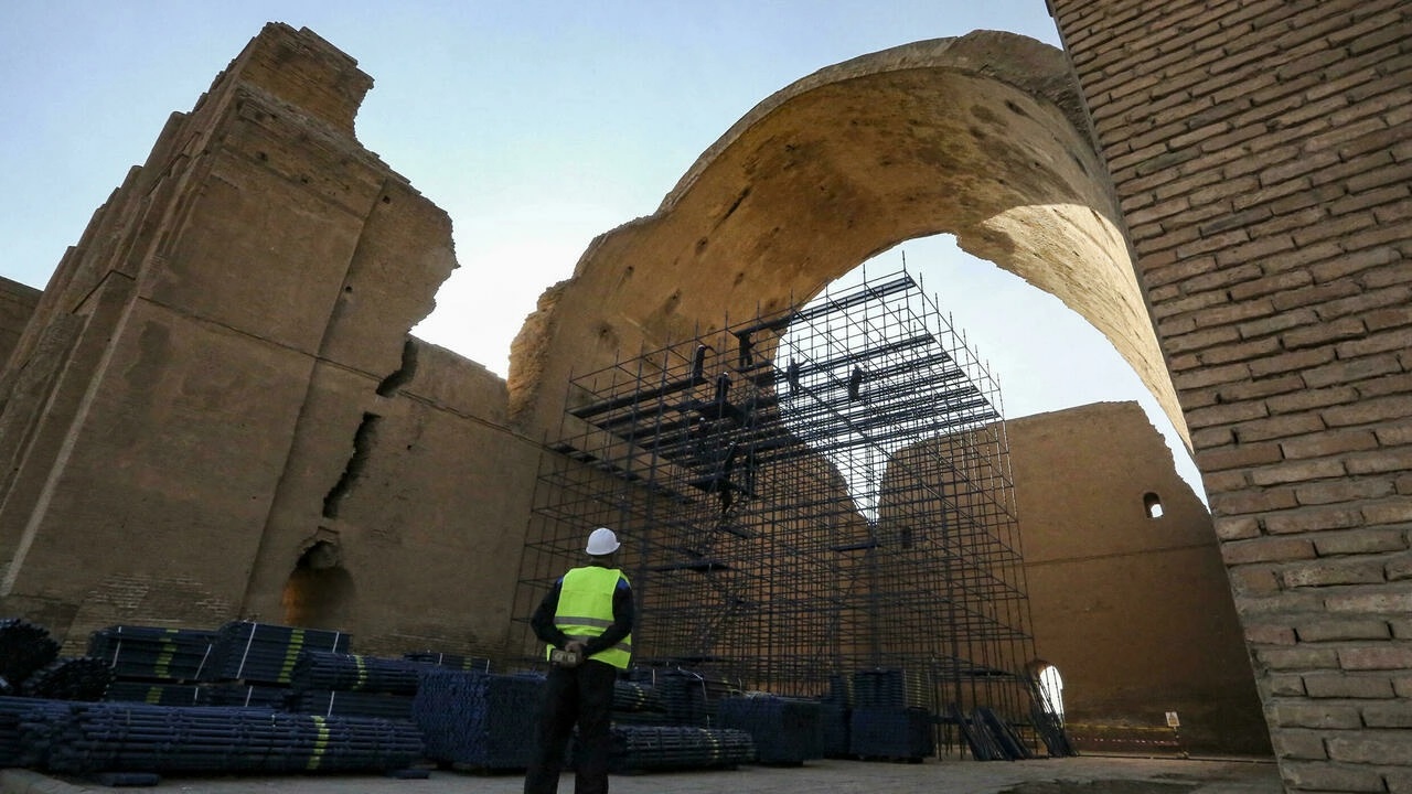 (تصاویر) مرمت طاق کسری در عراق