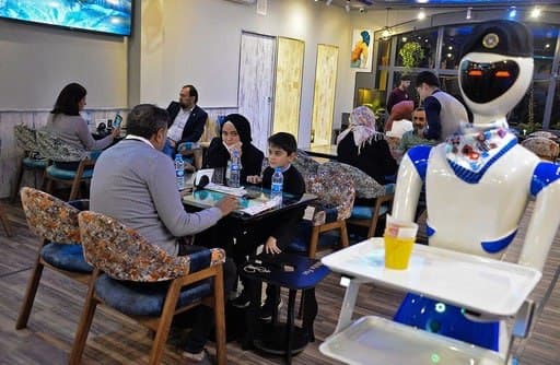 ربات گارسن