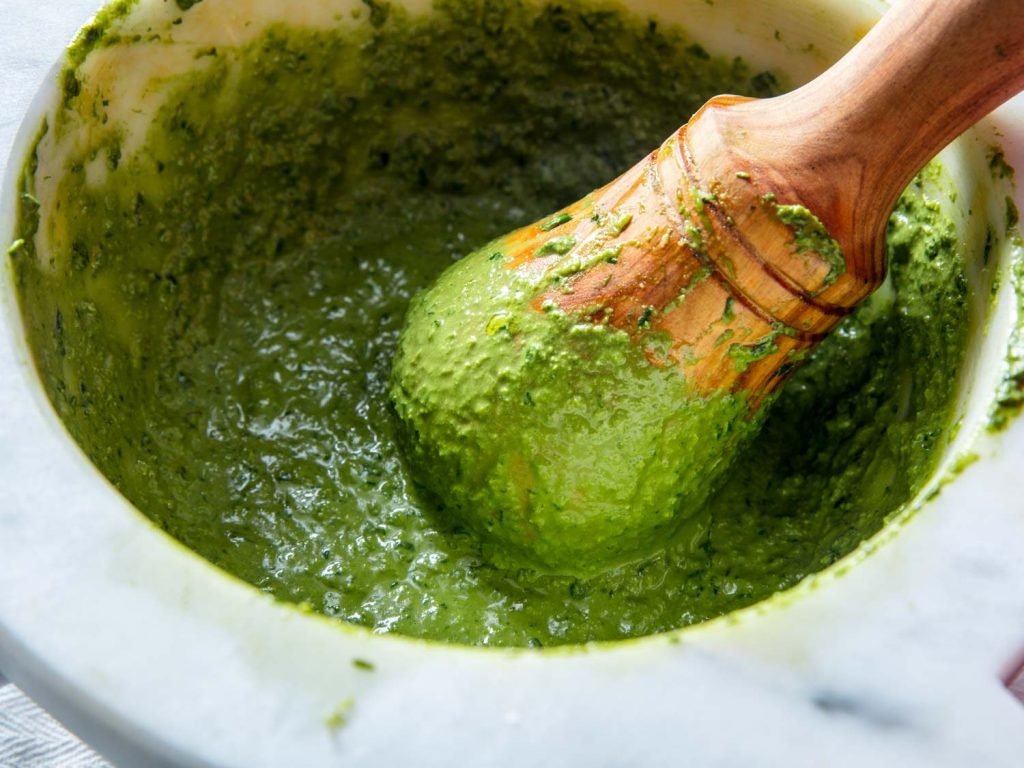 طرز تهیه سس پستو؛ طعمی که نمی‌شود از آن گذشت