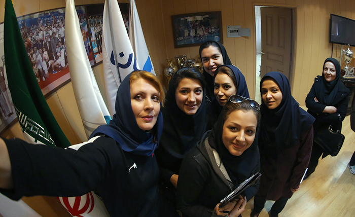 (تصاویر) معارفه سرمربی تیم والیبال بانوان (تصاویر) معارفه سرمربی تیم والیبال بانوان