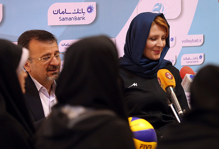 (تصاویر) معارفه سرمربی تیم والیبال بانوان (تصاویر) معارفه سرمربی تیم والیبال بانوان