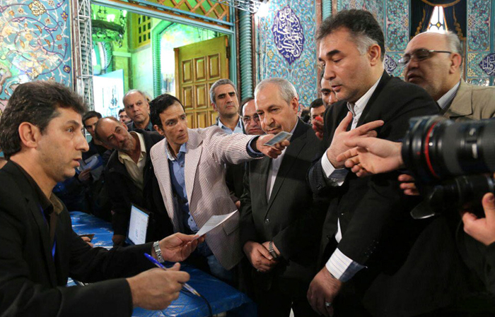 (تصاویر) مقامات و شخصیت ها پای صندوق رای (تصاویر) مقامات و شخصیت ها پای صندوق رای