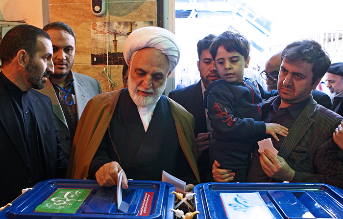 (تصاویر) مقامات و شخصیت ها پای صندوق رای (تصاویر) مقامات و شخصیت ها پای صندوق رای