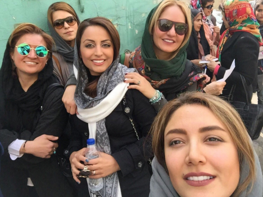 (تصویر) شرکت مهناز افشار و مهتاب کرامتی در انتخابات (تصویر) شرکت مهناز افشار و مهتاب کرامتی در انتخابات