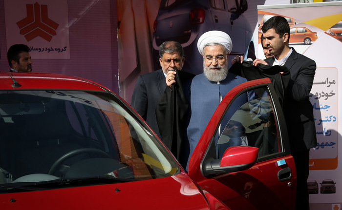 (تصاویر) روحانی پشت فرمان «ساینا» (تصاویر) روحانی پشت فرمان «ساینا»